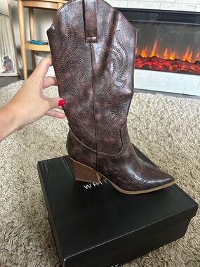 NEVER WORN White Fox cowboy boots